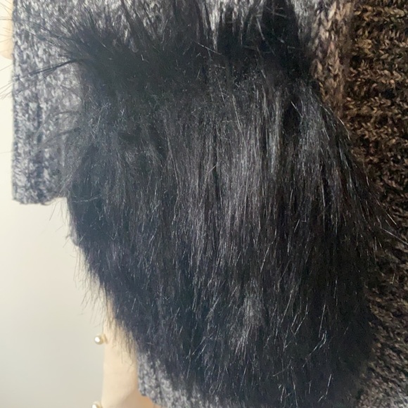 Micheal Kors sweater - Picture 3 of 4